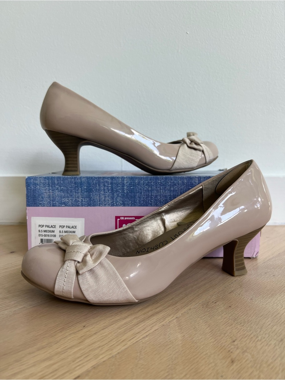 POP Comfort Fit Nude Patent Grosgrain Bow Pumps Kitten Heel Comfort Sz 9.5M Shoe